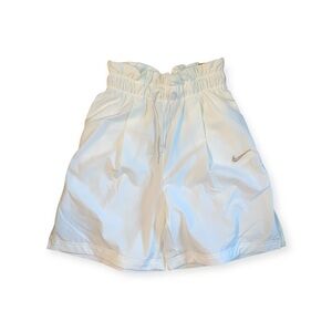 Nike High Rise Loose Fit Shorts in Cream size XS *NWT*